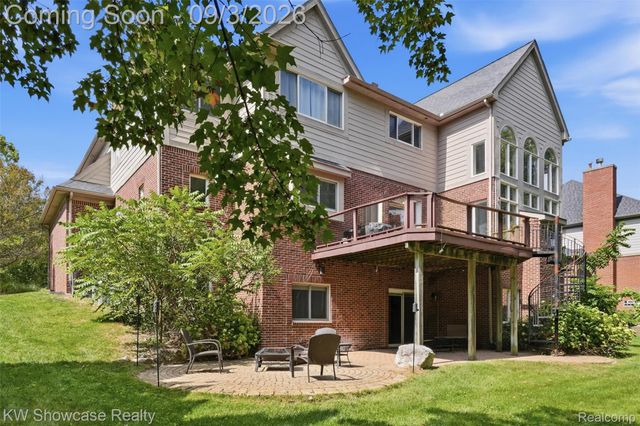 31132 LAGOON Drive, Novi, MI 48377