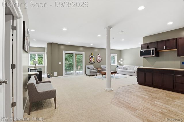 31132 LAGOON Drive, Novi, MI 48377