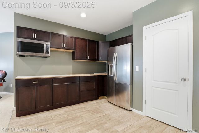 31132 LAGOON Drive, Novi, MI 48377