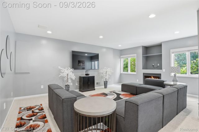 31132 LAGOON Drive, Novi, MI 48377