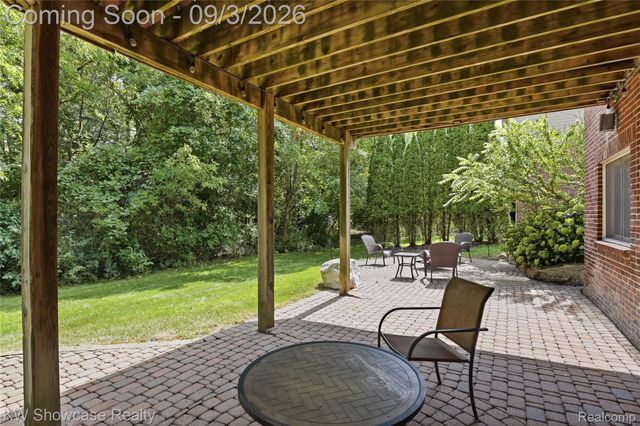 31132 LAGOON Drive, Novi, MI 48377