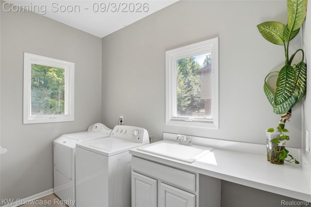 31132 LAGOON Drive, Novi, MI 48377