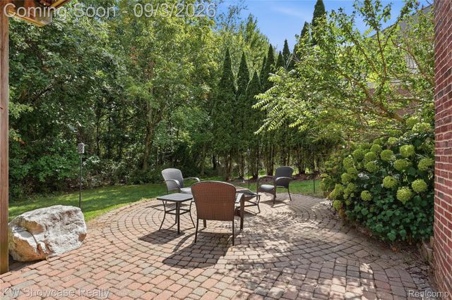 31132 LAGOON Drive, Novi, MI 48377