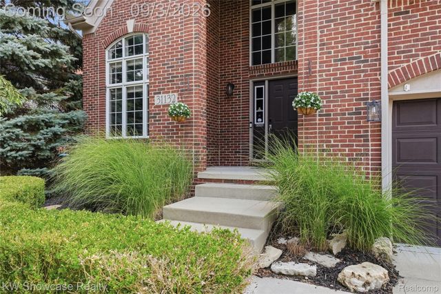 31132 LAGOON Drive, Novi, MI 48377