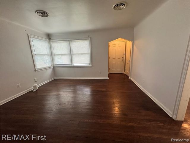 20200 Westhampton Avenue, Southfield, MI 48075