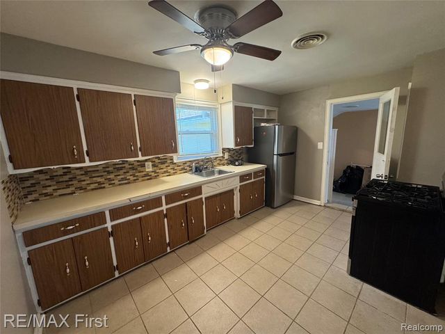 20200 Westhampton Avenue, Southfield, MI 48075