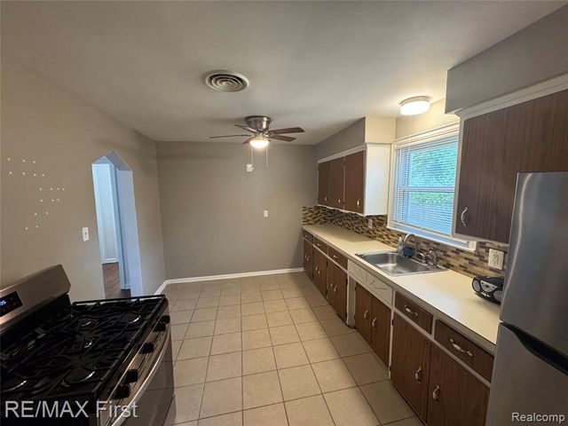 20200 Westhampton Avenue, Southfield, MI 48075