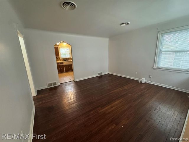 20200 Westhampton Avenue, Southfield, MI 48075