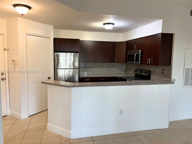 2445 SW 18th Ter 915, Fort Lauderdale, FL 33315