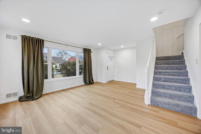 1 CORVAS CT, Sewell, NJ 08080