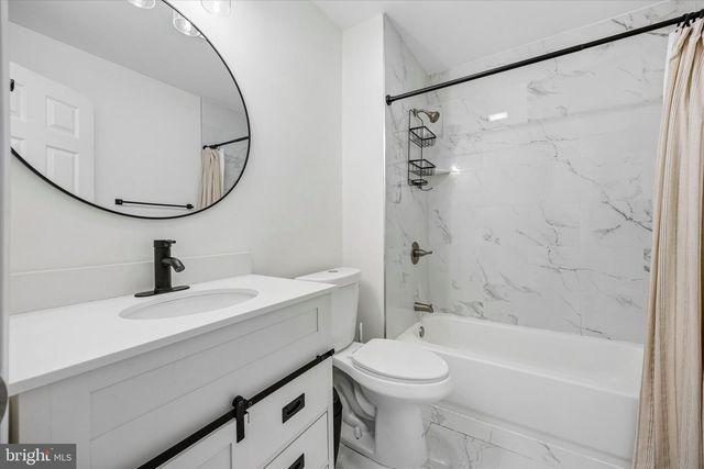 1 CORVAS CT, Sewell, NJ 08080