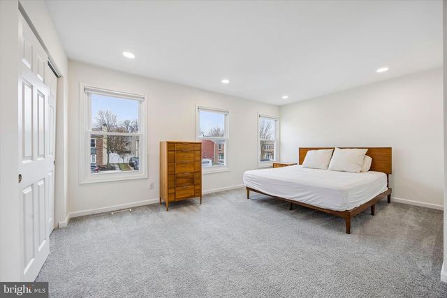 1 CORVAS CT, Sewell, NJ 08080