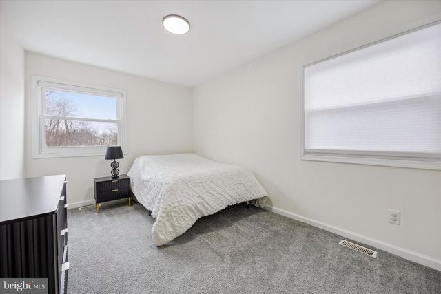 1 CORVAS CT, Sewell, NJ 08080