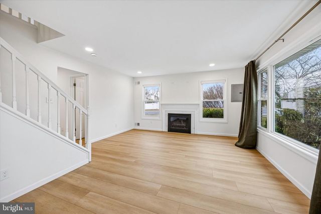 1 CORVAS CT, Sewell, NJ 08080