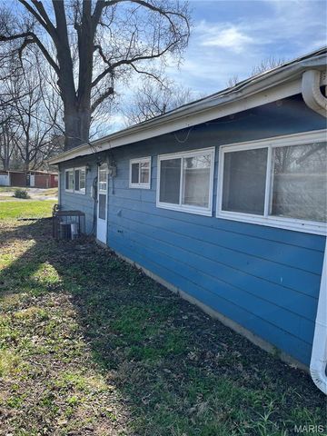 8443 Red Fir Drive, St Louis, MO 63134