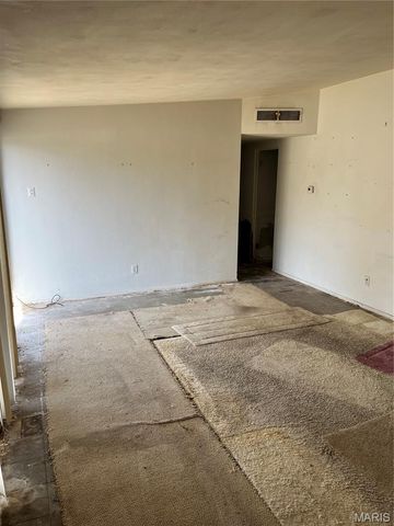 8443 Red Fir Drive, St Louis, MO 63134