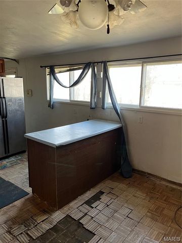 8443 Red Fir Drive, St Louis, MO 63134