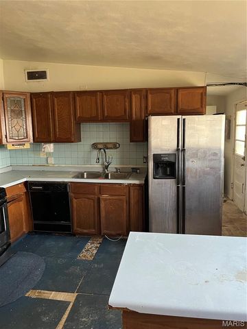 8443 Red Fir Drive, St Louis, MO 63134