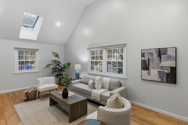 5 Aspen Cir, Bedford, MA 01730