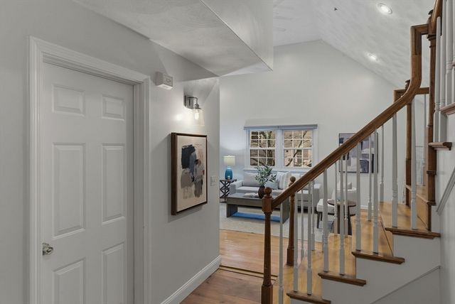 5 Aspen Cir, Bedford, MA 01730