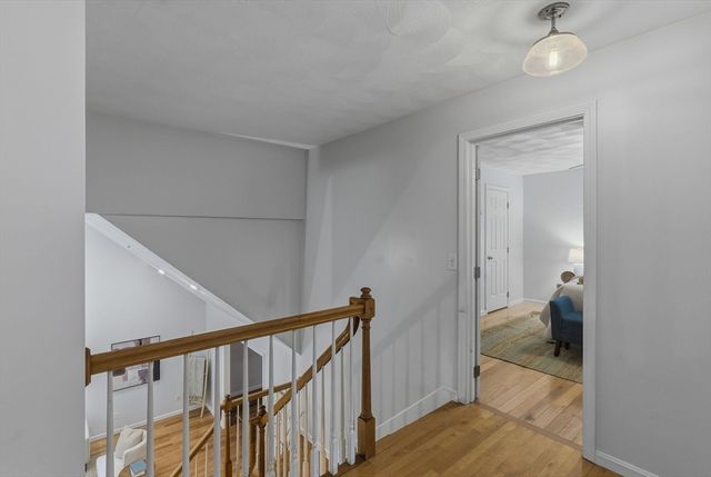 5 Aspen Cir, Bedford, MA 01730