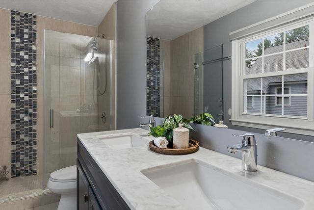 5 Aspen Cir, Bedford, MA 01730