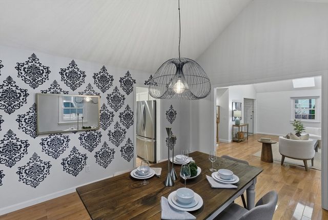 5 Aspen Cir, Bedford, MA 01730