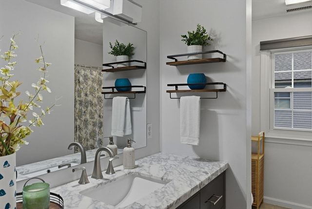 5 Aspen Cir, Bedford, MA 01730