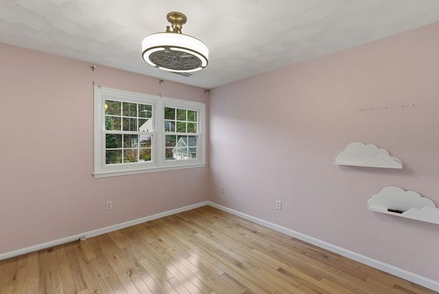 5 Aspen Cir, Bedford, MA 01730