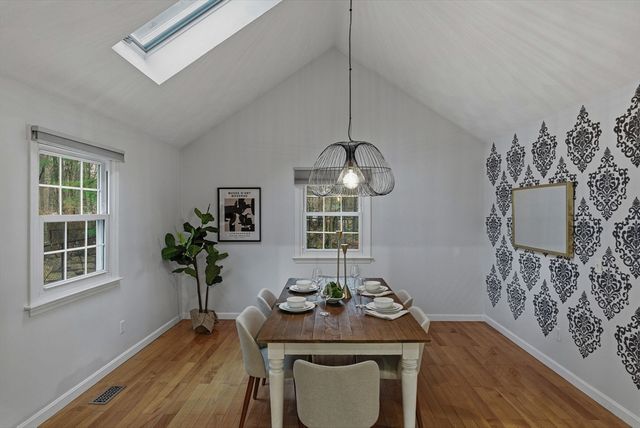 5 Aspen Cir, Bedford, MA 01730