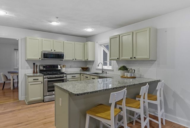 5 Aspen Cir, Bedford, MA 01730