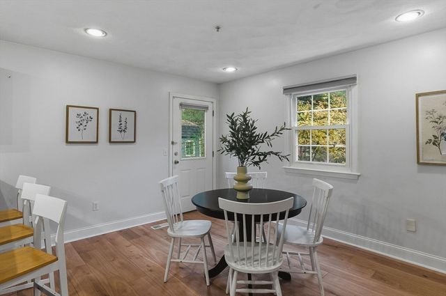 5 Aspen Cir, Bedford, MA 01730