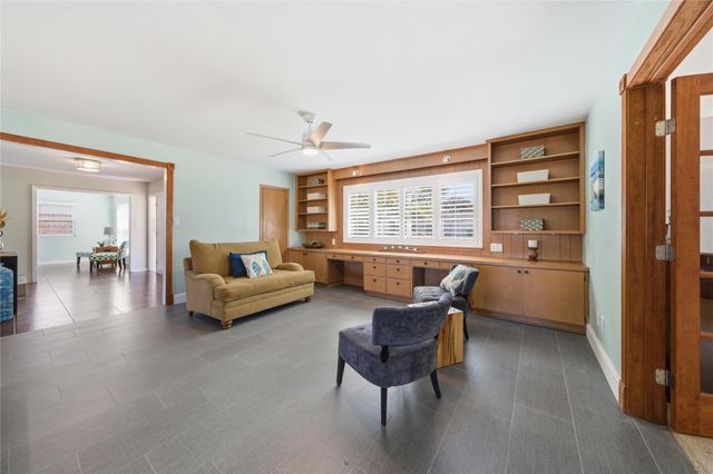 126 Pine Shadows Drive, Taylor Lake Village, TX 77586