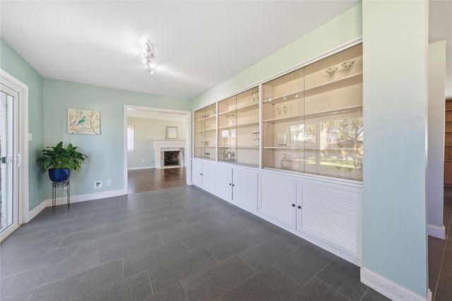 126 Pine Shadows Drive, Taylor Lake Village, TX 77586