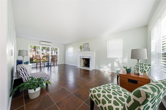 126 Pine Shadows Drive, Taylor Lake Village, TX 77586