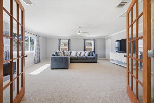 126 Pine Shadows Drive, Taylor Lake Village, TX 77586