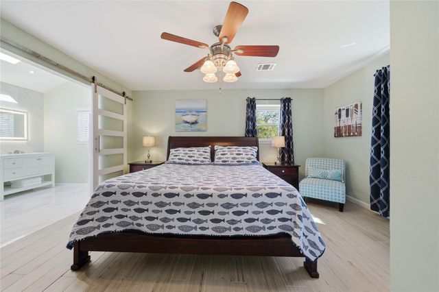 126 Pine Shadows Drive, Taylor Lake Village, TX 77586