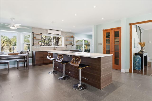 126 Pine Shadows Drive, Taylor Lake Village, TX 77586