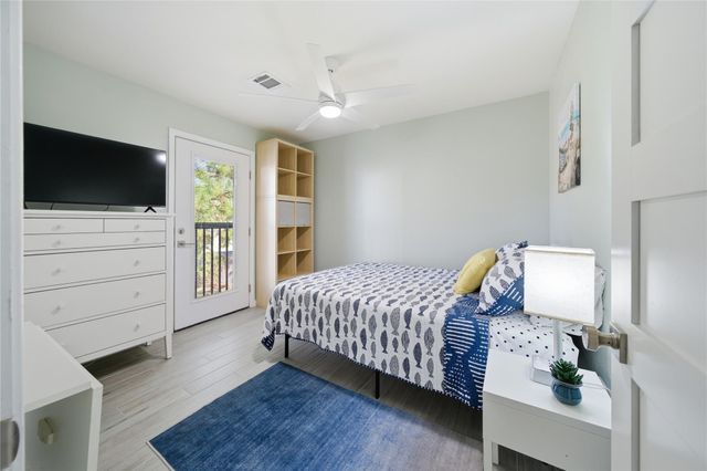 126 Pine Shadows Drive, Taylor Lake Village, TX 77586