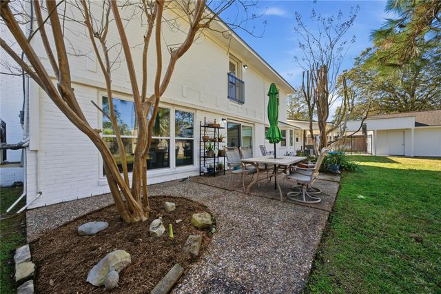 126 Pine Shadows Drive, Taylor Lake Village, TX 77586