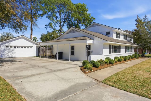 126 Pine Shadows Drive, Taylor Lake Village, TX 77586