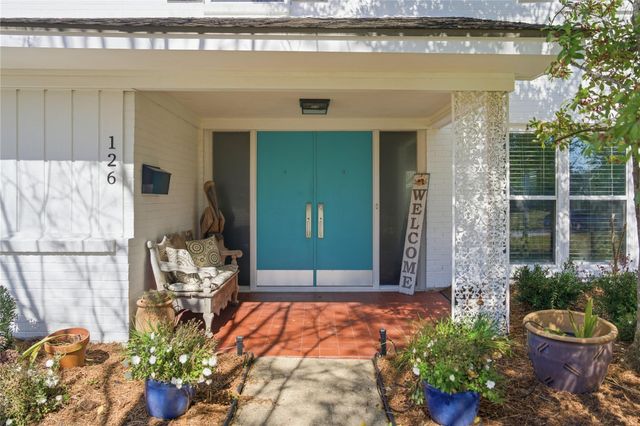 126 Pine Shadows Drive, Taylor Lake Village, TX 77586