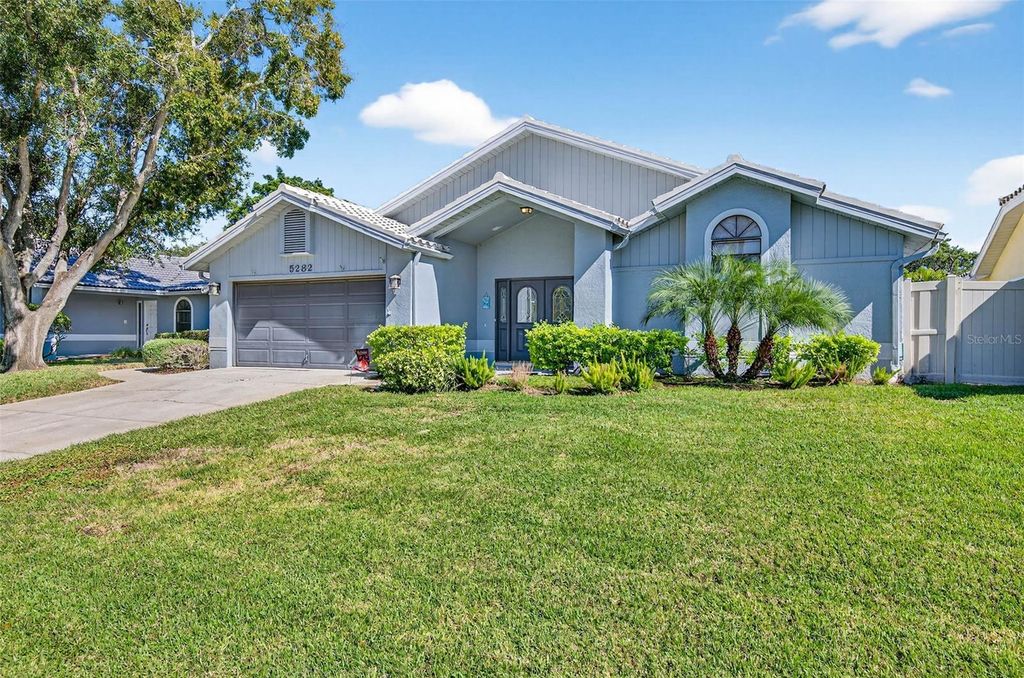 5282 WHITE SAND CIRCLE NE, St Petersburg, FL 33703