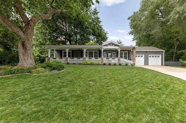 8530 W 86th Terrace, Overland Park, KS 66212
