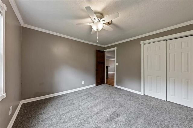 8530 W 86th Terrace, Overland Park, KS 66212