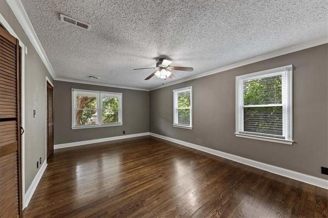 8530 W 86th Terrace, Overland Park, KS 66212