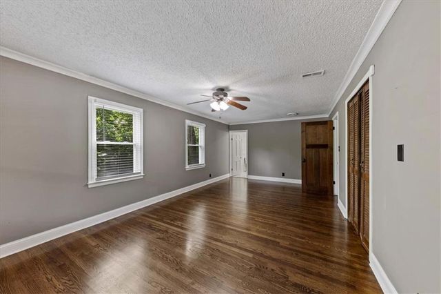 8530 W 86th Terrace, Overland Park, KS 66212