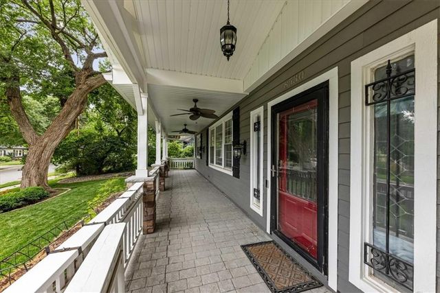 8530 W 86th Terrace, Overland Park, KS 66212