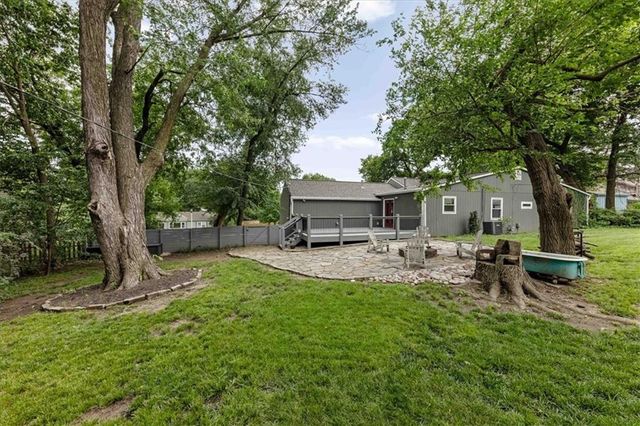 8530 W 86th Terrace, Overland Park, KS 66212