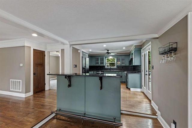 8530 W 86th Terrace, Overland Park, KS 66212